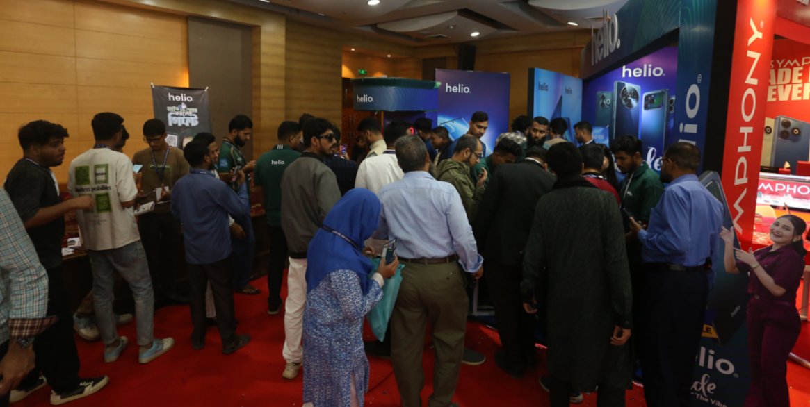 শেষ দিনে ছাড়ের বন্যা, ক্রেতায় মুখর ডিজিটাল ডিভাইস ও ইনোভেশন এক্সপো